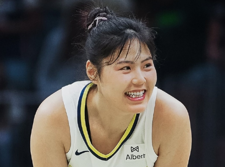 华体会体育app下载-WNBA：李月汝仅4分钟3+1 飞翼险胜狂热揭幕战均破百历史首次
